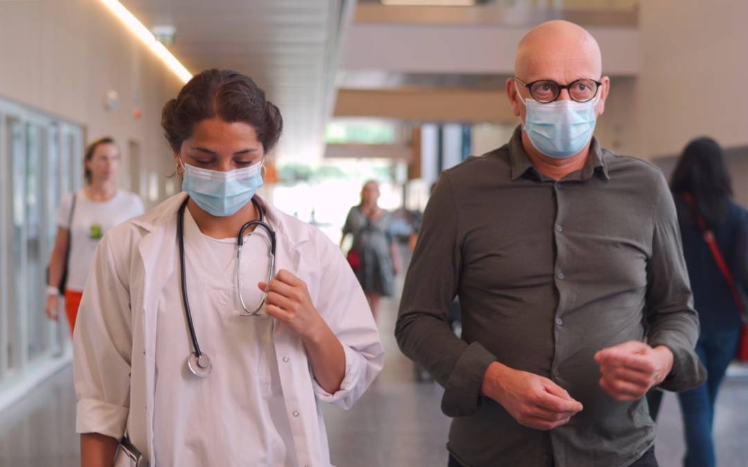 Portez un masque en cas de symptômes respiratoires